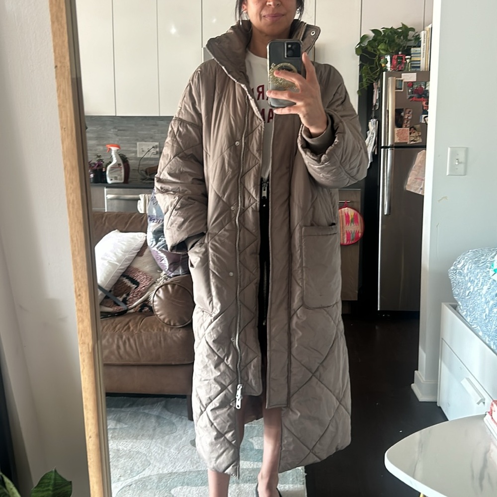 Oversized puffy long coat